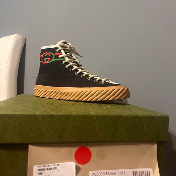 Gucci Black and Tan Sneakers with Embroidered Logo - Picture 2 of 7